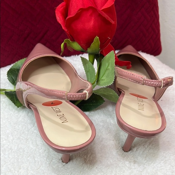 Nine West Tan Sandals with Slingback Design - Picture 5 of 12